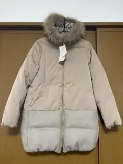 ベージュ ダウンジャケット