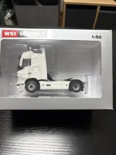 MINI GT Isuzu N-Series LBWK いすゞトランスポーター - メルカリ