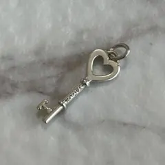 ティファニー　キー　チャーム　シルバー