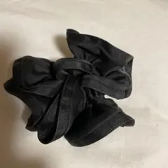 黒いリボン風シュシュ