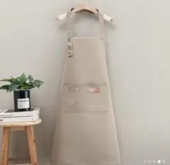 お*つ様 ベージュエプロン フロントポケット付き