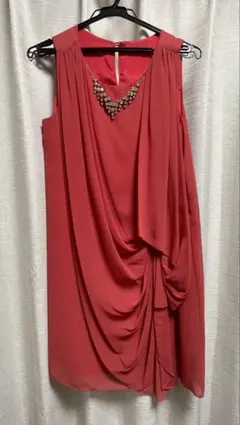 コーラルレッド ドレープスタイルドレス