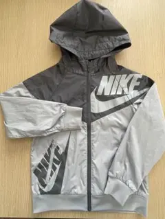 NIKEキッズウインドブレーカー130センチ