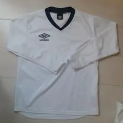 umbro ホワイト 長袖シャツ 150 (J-F)