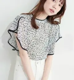 natural couture花柄ラッフル袖配色パイピングブラウス