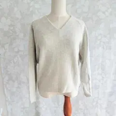 YVON INÉD Nvague ベージュ Vネックセーター