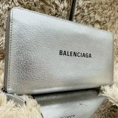 【美品】バレンシアガ 長財布 エブリデイ ラウンドファスナー シルバーのサムネイル