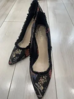 NINE WEST フローラル刺繍 ポインテッドトゥ パンプスのサムネイル