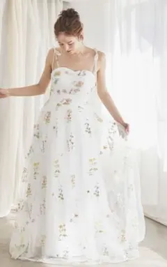 花柄刺繍 ホワイト トレーンありウェディングドレス パーティードレス 発表会