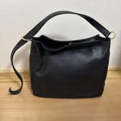 本革 ブラック レザーショルダーバッグ ゴールド金具 シンプル 大人バッグ