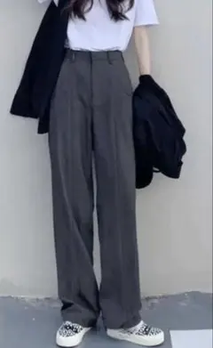 センタープレスストレートパンツ　グレー