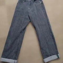 ダークグレー ストレートデニム ロールアップ