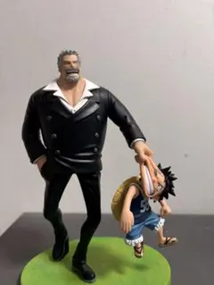 ワンピース フィギュア ガープ　ルフィ