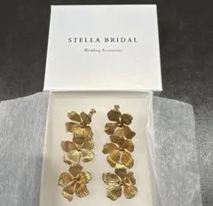 STELLA BRIDAL フラワーイヤリング ゴールドのサムネイル