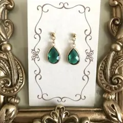 5951　ピアス　ゴールド　ハンドメイド　イヤリング交換無料　グリーン緑ドロップ