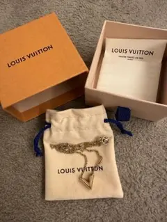 美品　LOUIS VUITTON ネックレス　エセンシャル　V 付属品完備のサムネイル