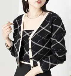 chico Vネックカーディガンとキャミソールセット