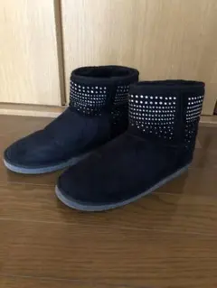 ラインストーン付き黒ムートンブーツ　23㎝
