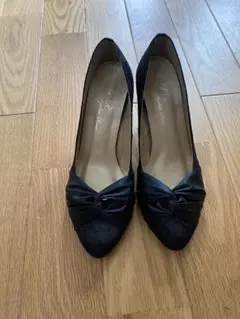 黒いツイストデザインハイヒール 24.5cm リボン　レース