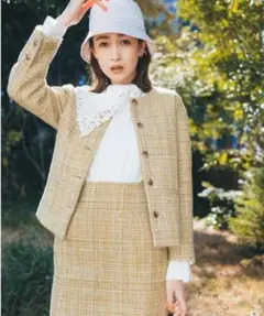 Lilly brown ノーカラーツイードジャケット