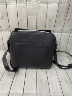 ブラック合成皮革ショルダーバッグ