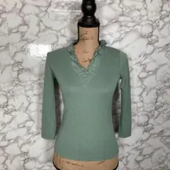 SPB 襟フリルＶネックカットソー七分袖　グリーン　レーヨン混　サイズ02