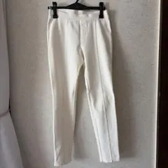 UNIQLO カジュアルパンツ ホワイト Mサイズのサムネイル
