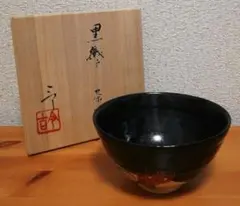 ♥織部黒　茶碗　在銘　桐箱　仕覆付き　骨董　織部　瀬戸黒　引出黒　唐九郎 Amazon.co.jp: 織部黒 茶碗 在銘 桐箱 仕覆付き 骨董 織部 瀬戸