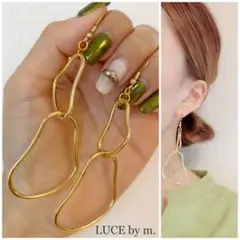 626 ゴールド 変形フープ 変形チェーン ピアス イヤリング 揺れる