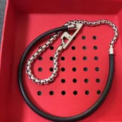 レザーと金属のブレスレット