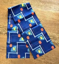 幾何学模様 固めの綿素材と思われる生地　ネイビー