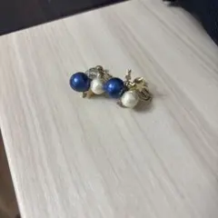 青と白のパール クリップ式イヤリング