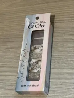【新品 未使用】DASHING DIVA GLOW ネイルシール　28枚入り