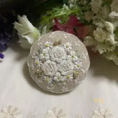 ハンドメイドくるみボタン刺繍ブローチ♡Rosebouquet