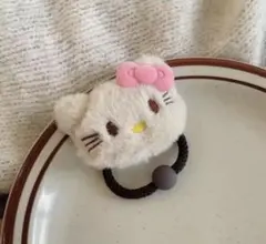 B.25 ヘアゴム ふわふわ こんがり日焼けキティ