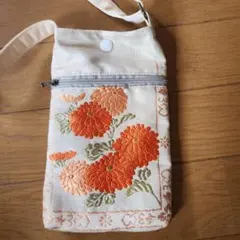 帯リメイク和柄 スマホショルダーバッグ 菊文様ハンドメイドのサムネイル