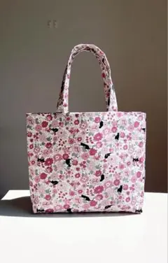 お花畑猫トートバック 見返しつきでチラ見えがかわいい♪猫柄バック ピンク花柄