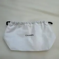 CHANEL ホワイト巾着ポーチ 中型