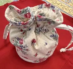 ローラアシュレイショップで購入した花柄ポーチのサムネイル