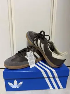 adidasスニーカー　ブラウンのサムネイル