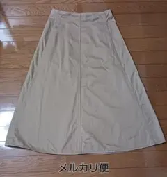 ユニクロ　UNIQLO　膝丈フレアスカート　ベージュ