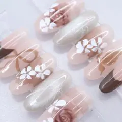 ベージュマグネットフラワー ネイルチップ Mサイズ｜大人可愛い 花柄