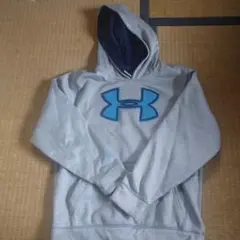 Under Armour グレー フード付きパーカー