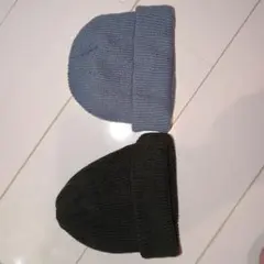 グレー，ダークグリーンのニット帽セット　２つ