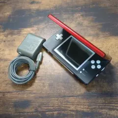 任天堂　ニンテンドー　DS lite クリムゾンレッド×ホワイト カラー