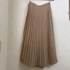 ユニクロ　ベージュ プリーツロングスカート