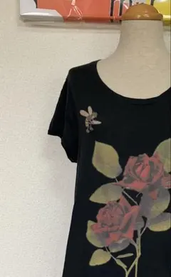 アンダーカバー バラと蜂のプリント 半袖Tシャツ 黒のサムネイル