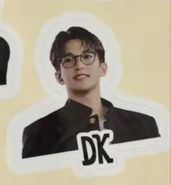 【数時間限定価格】SEVENTEEN holiday 特典ステッカー　ドギョム