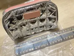 クリニーク　シルバー　キルティングポーチ