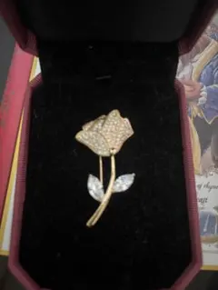 バラ型ブローチ ゴールド クリスタル装飾